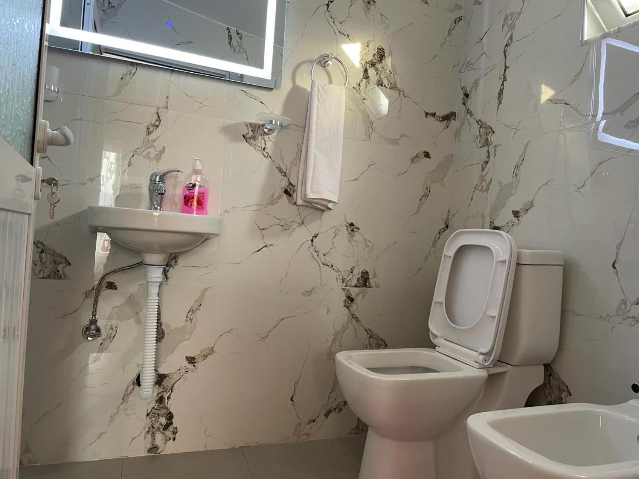 Guesthouse & Hospitality Берат Екстериор снимка